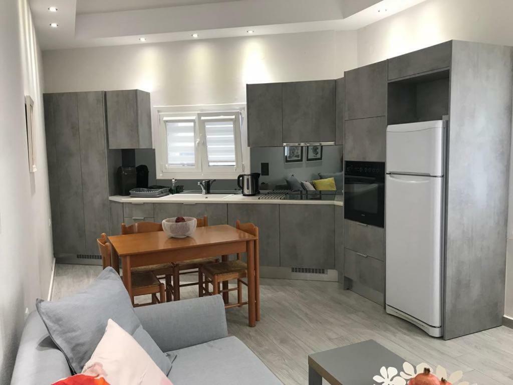 Molly'S House Apartment แอร์มูโปลี ภายนอก รูปภาพ
